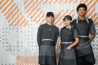McDonalds nye uniformer ligner noget ud af en Sci-Fi-film, og medarbejderne er gale