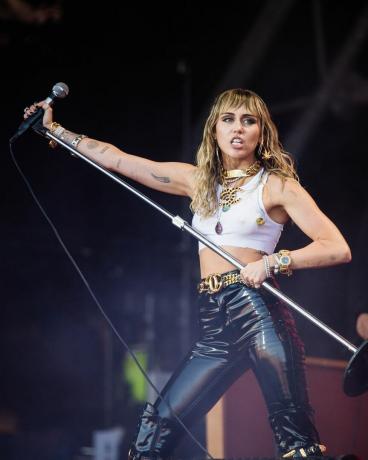 miley cyrus optræder på glastonbury festival 2019