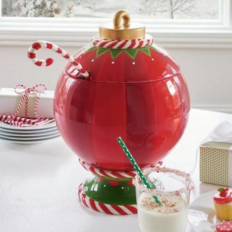 Du har brug for denne kæmpe ornament Punch Bowl til din julebord