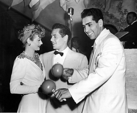 Lucy og Desi med Darryl Harpa, bandleder for New Yorks Copacabana natklub, omkring 1941.