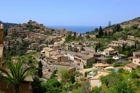 bybillede på solskinsdag, deia, mallorca