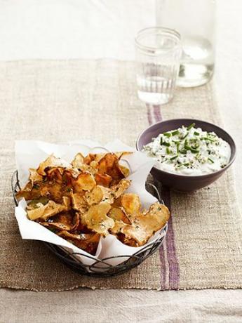 sunchoke chips med varm blå ostedip