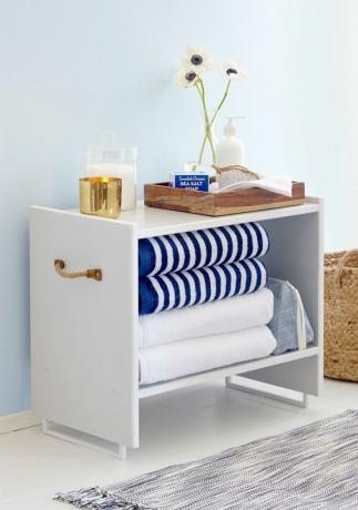 pDesign guru a href" http: www.housebeautiful.comdesign-inspirationa3587gif-room-layering" target" _blank" Emily Hendersona opgraderede IKEA's RAST natbord i et snuptag, og genbrugte håndtagene som mod-bord ben. Masser af plads i linnedskabet? Top den med et spejl til et frisk sidebord, eller kontaktpapir til børneværelset. ppem data-redactor-tag" em" data-tracking-id" recir-text-link" a href" http: www.redbookmag.comhomedecorhow-tog2164easy-diy-project-from-ikea" target" _blank" Se mere på Redbook »aemppbrp