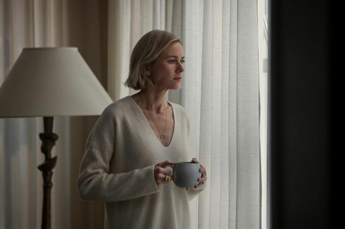 the watcher naomi watts som nora brannock i episode 105 af the watcher cr eric liebowitznetflix © 2022