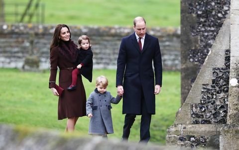Den kongelige familie deltager i kirken 1. juledag