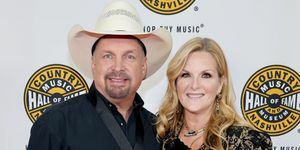 Nashville, Tennessee 16. oktober garth brooks og trisha yearwood deltager i medaljonceremonien for 2022 i countrymusikhallen i berømmelse og museum den 16. oktober 2022 i Nashville, Tennessee, foto af jason kempingetty billeder til countrymusik hall of fame og museum