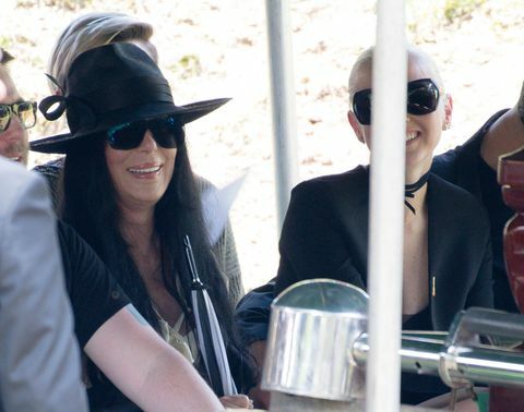 Cher deltager i Gregg Allmans begravelse