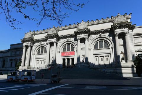 en visning af det metropolitiske kunstmuseum, det mette ses 4 maj 2020 i New York City historisk, den første mandag i maj har markeret en ikonisk nat for mode og storbymuseet af kunst den mette gala, der skulle være i dag for at fejre museernes 150-års jubilæum, men blev aflyst på grund af coronavirus-foto af angela weiss afp foto af angela weissafp via getty billeder