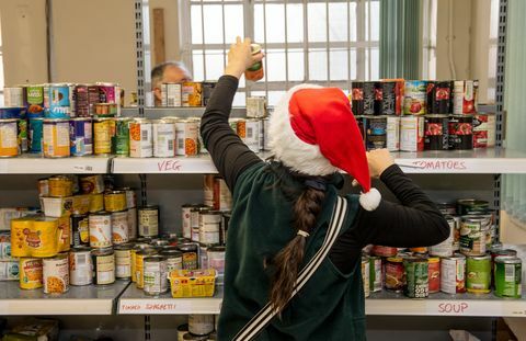 Trussell Trust Food Bank I Liverpool distribuerer Christmas Hampers