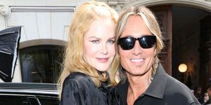 nicole kidman og keith urban afgår i balenciaga den 6. juli 2022 i paris, frankrig foto af jacopo m raulegetty billeder til balenciaga