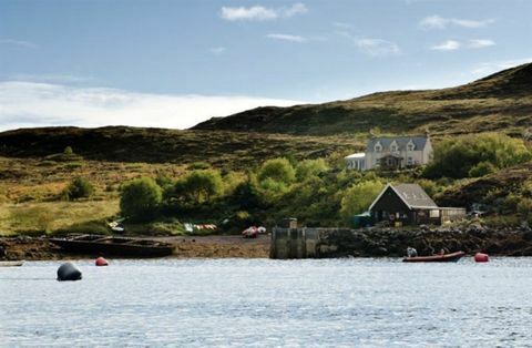 Der er en hel ø til salg i det skotske højland, og det er charmerende