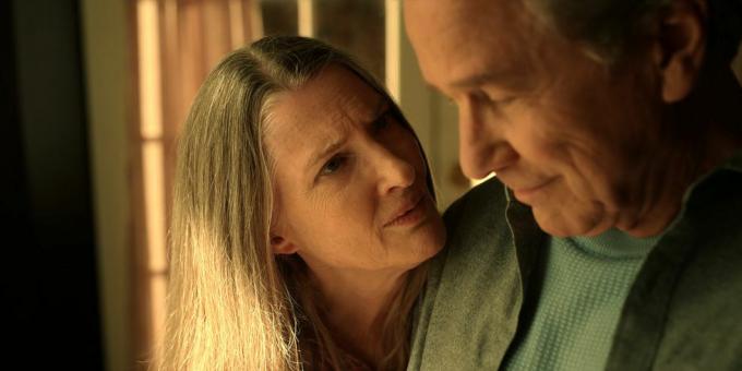 virgin river l til r annette o'toole som håb, tim matheson som doc mullins i episode 504 af virgin river cr med tilladelse fra netflix © 2023