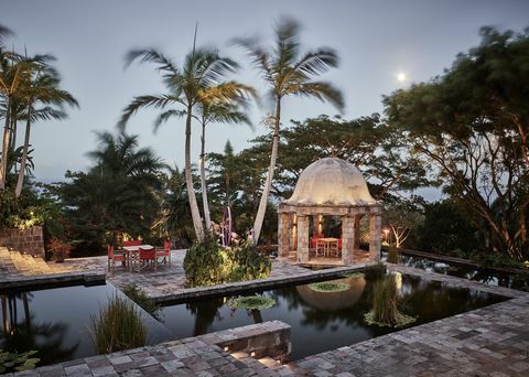 Udendørs terrasseområde på den Nevis-baserede Golden Rock Inn 