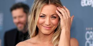 'the flight attendance'-stjernen og 'the big bang theory'-skuespillerinden kaley cuoco