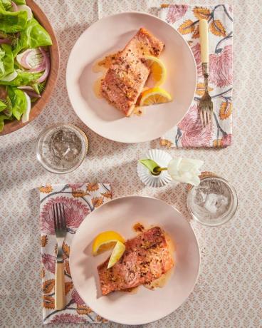 citronsmør stegt laks med bibb salat