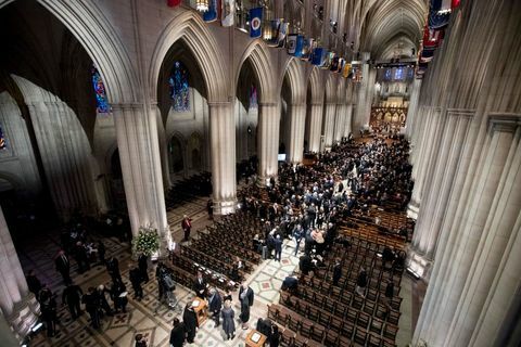 Præsident George H.W. Bush ligger i staten på den amerikanske hovedstad