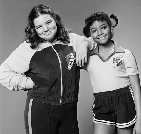 Mindy Cohn som Natalie og Kim Fields som Tootie i The Facts of Life.