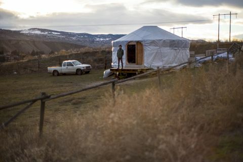 Universitetsstuderende Byg sin egen yurt