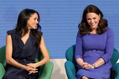 london, england 28. februar meghan markle og catherine, hertuginde af cambridge deltager i det første årlige kongelige stiftelsesforum, der blev afholdt i aviva den 28. februar 2018 i london, england under temaet, der gør en forskel sammen, vil begivenheden vise de programmer, der køres eller initieret af Royal Foundation -foto af Chris Jackson WPA Poolgetty billeder