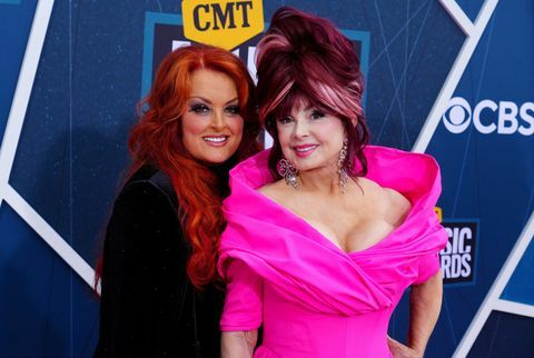 Nashville, Tennessee 11. april wynonna judd og naomi judd of the judds deltager i 2022 cmt music Awards kl. nashville kommunale auditorium den 11. april 2022 i nashville, tennessee foto af jeff kravitzgetty billeder til cmt