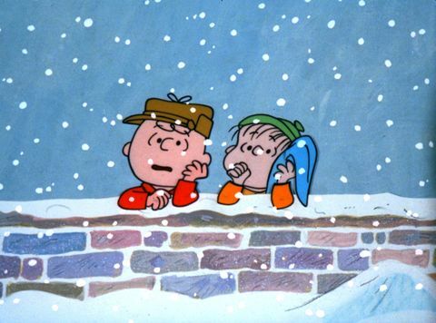 en charlie brown jul, når charlie brown brokker sig over den overvældende materialisme, han ser blandt alle i juletiden, foreslår Lucy, at han bliver direktør for skolens julekonkurrence charlie brown accepterer, men det viser sig at være en frustrerende kamp, ​​og når et forsøg på at genoprette den rette ånd med en forladt lille gran juletræ fejler, han har brug for linus hjælp til at lære, hvad den egentlige betydning af julen er, en charlie brown jul udsendes torsdag, 6. december og søndag, december 16 800 900 pm, et on the disney general underholdning indhold via getty images tv netværk foto af abc foto arkiver disney general underholdning indhold via getty billeder