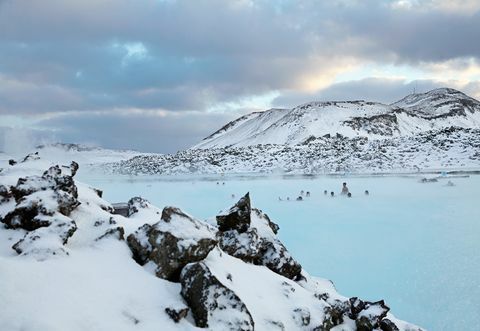 Badende i Den Blå Lagune på Island 