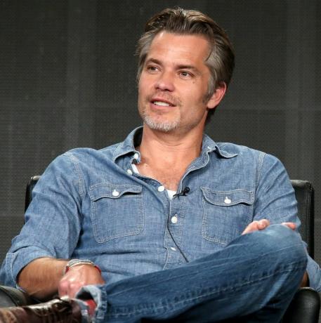 timothy olyphant taler på scenen under 'retfærdiggjort' panel, tv-kritikerforenings presseturné januar 2015 i pasadena