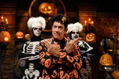 davids græskar animeret halloween speciel afbildet l mikey dag som skeletdanser, tom hanks som david s græskar, bobby moynihan som en skeletdanser foto af rosalind oconnornbcu foto banknbcuniversal via getty images via smukke billeder