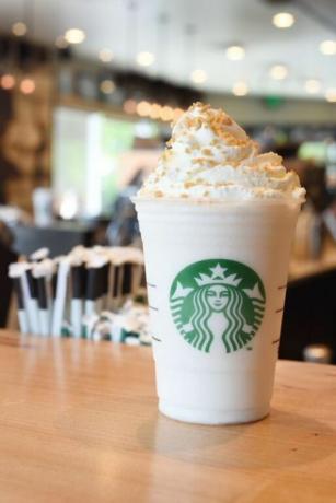 Starbucks lancerer 6 sindssyge nye Frappuccino-smagsstoffer