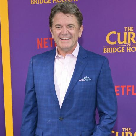 skuespiller john michael higgins deltager i los angeles specialvisning af netflixs the curse of bridge hollow på netflix tudum teater