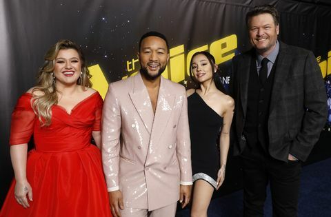 the voice live finale forestillinger episode 2119a afbilledet l r kelly clarkson, john legend, ariana grande, blake shelton foto af trae pattonnbcnbcu fotobank via getty images