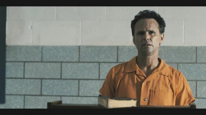 walton goggins som boyd crowder i orange fængsels jumpsuit med bibelbegrundet by urfinale