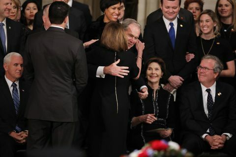 Kongresledere er vært for ankomstceremoni ved hovedstaden for sent præsident George H.W. Busk