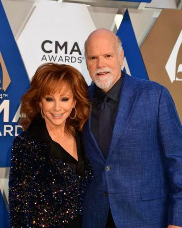 the 54th annual cma awards the 54th annual cma awards, hosted af reba mcentire og darius rucker sendt fra Nashvilles Music City Center, onsdag den 11. november 800 kl. 11.00 est, på abc abc via getty billeder. reba mcentire, rex linn