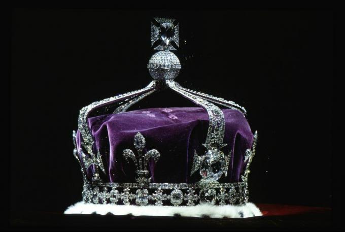 Her er hvad der sker med alle dronningens kroner, tiaraer og uvurderlige juveler