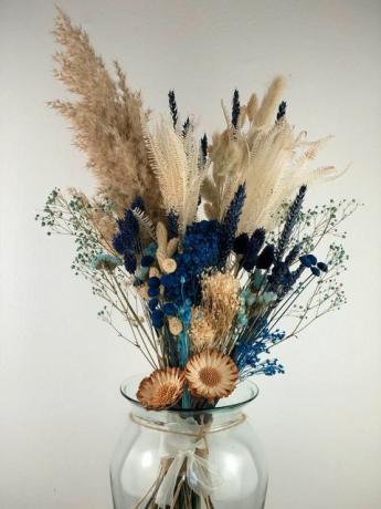 tørret blomsterarrangement, £1499, etsy﻿