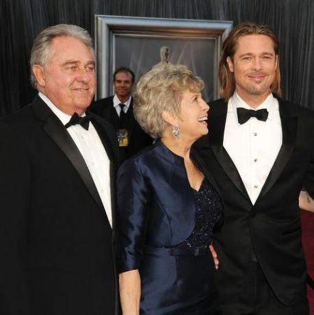 brad pitt med forældre william pitt og jane pitt på oscars 2012