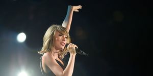 taylor synger den anden sangberks indfødte og musikstjernen taylor swift optræder på Lincoln Financial Field, philadelphia foto af jeremy drey 6132015 foto af jeremy dreymedianews groupreading eagle via getty billeder