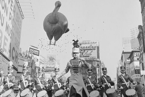 band og kalkunballon i Macys Thanksgiving Day parade i 1959