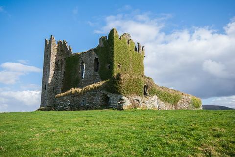 De gamle ruiner af Ballycarbery-slottet på Ring Of Kerry, Irland
