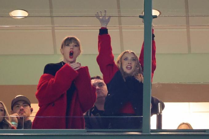 Læbelæsere tror, ​​at Taylor Swift råbte "Come on Trav!" Under Chiefs Game