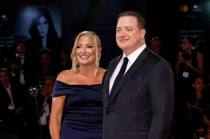 venedig, italien september 04, jeanne moore og brendan fraser deltager i hvalen, der filmer Italien bedste filmpræstation, rød tæppe på den 79. venedig internationale filmfestival den 4. september 2022 i Venedig, Italien foto af john phillipsgetty billeder