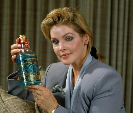 los angeles, californien 13. maj priscilla presley afslører en ny parfume, 13. maj 1988 i los angeles, californien foto af getty imagesbob riha, jr