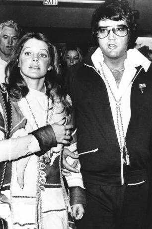 elvis presley og priscilla ved deres skilsmissehøring