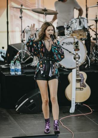 Nashville, Tennessee 12. juni callista clark optræder på scenen i løbet af dag 4 af cma fest 2022 kl. chevy riverfront scene den 12. juni 2022 i Nashville, Tennessee foto af danielle del vallegetty billeder