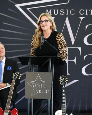 Nashville, Tennessee 10. oktober trisha yearwood deltager i 2022 music city walk of fame induktionsceremoni i Music City Walk of Fame Park den 10. oktober 2022 i Nashville, Tennessee, foto af Jason Kempingetty billeder