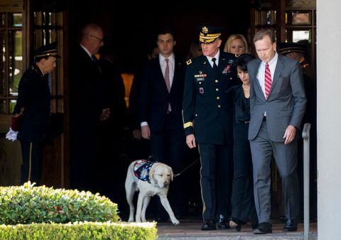 Afgang ceremoni afholdt som organ af præsident Bush fløjet til Washington DC