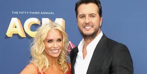 abc 'american idol' 2022 dommer luke bryan med sin kone caroline lina boyer bryan