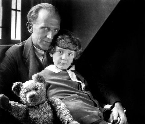 A. A. Milne og søn Christopher Robin og hans bamse i 1926