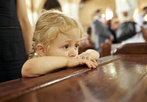 ung pige i kirken